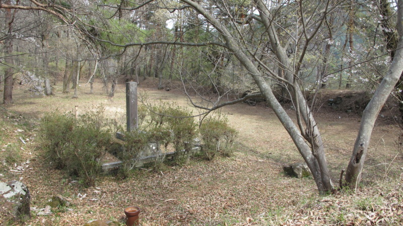 主郭端部の土塁