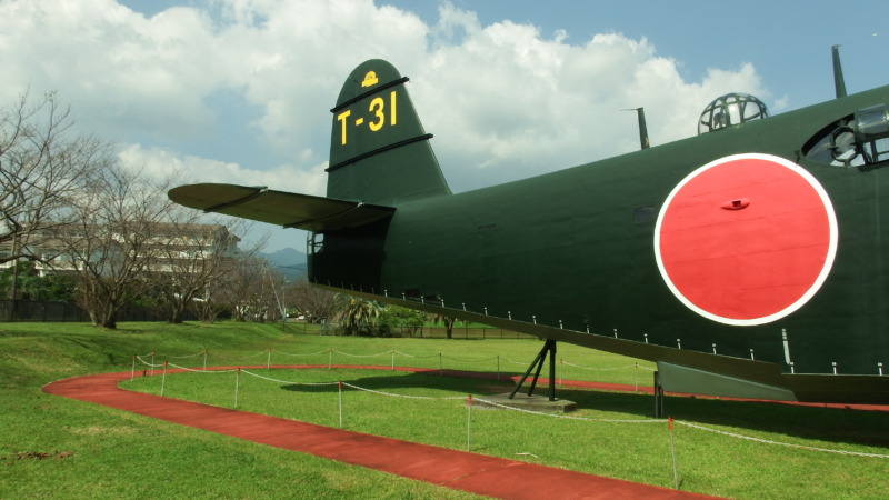 修繕塗装後の二式大型飛行艇と日の丸