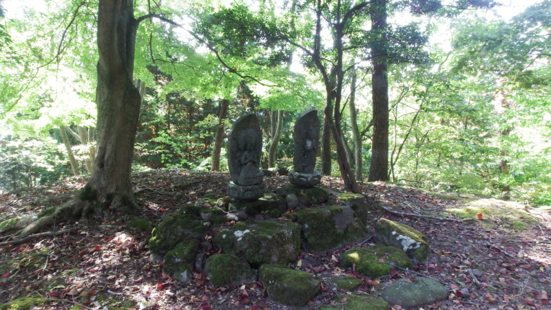 登城路沿いの「三ツ顔さん(お地蔵さん)」