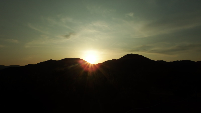 夕方の光に包まれる竹田城跡(午後4時30分)