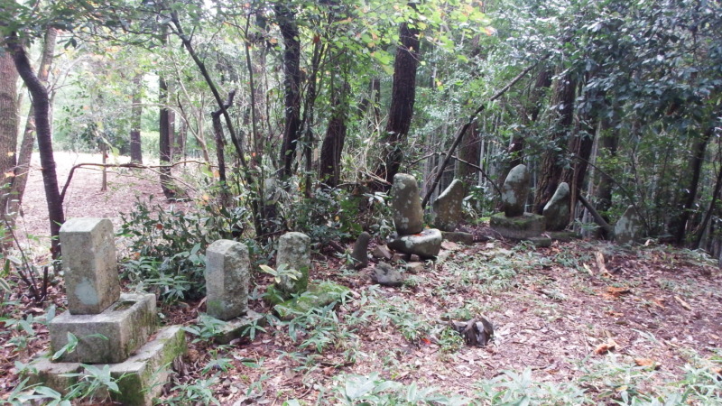 城内で確認できる別の墓石の様子