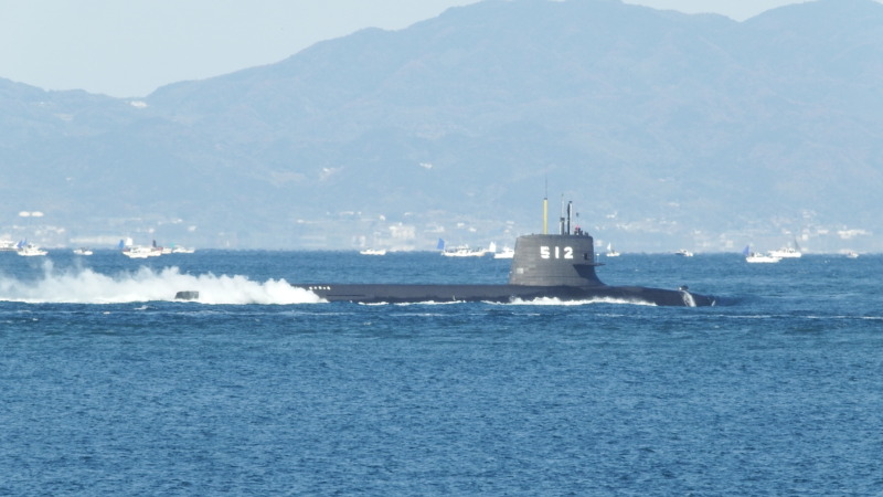 海岸から見えた潜水艦の航行（紀伊水道を走る艦影）