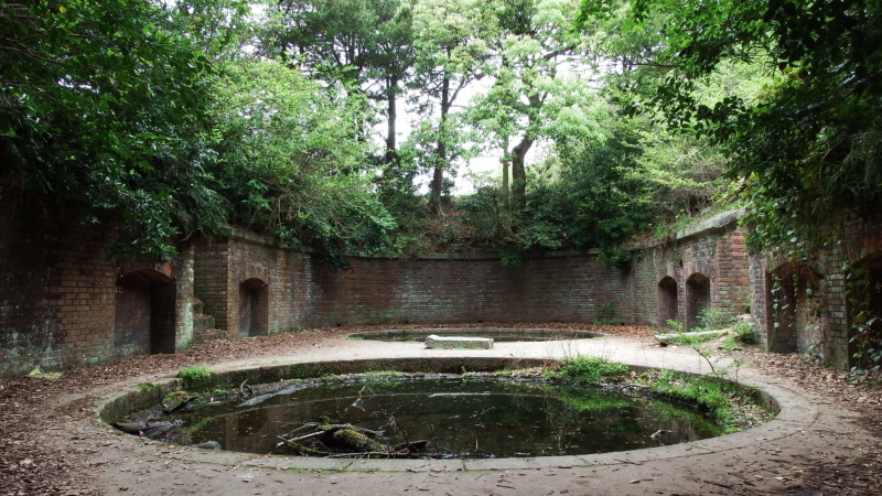 第３砲台跡の名物撮影ポイント（レンガの通路と光が差し込む構図）