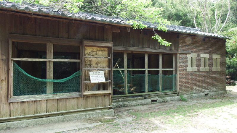 将校宿舎跡の外観（廃墟となった建物の雰囲気）