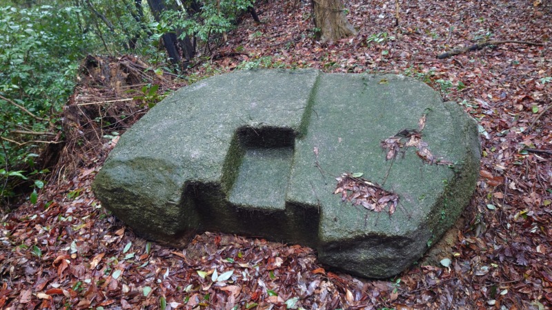 山口県 石城山神籠石 造りかけ門石