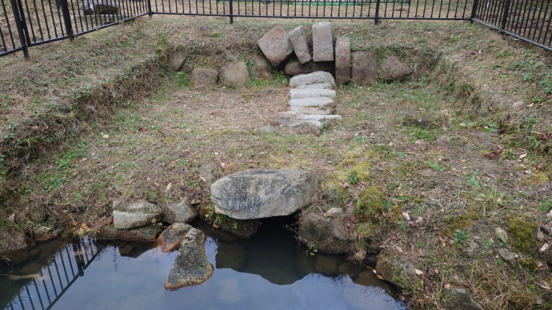 鹿毛馬神籠石の水門と暗渠部（通水構造の様子）