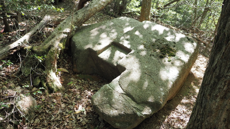 兵庫県 たつの城山城 造りかけ門石