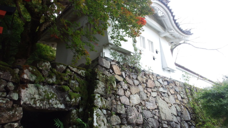 有子山城への登城道の急な坂道