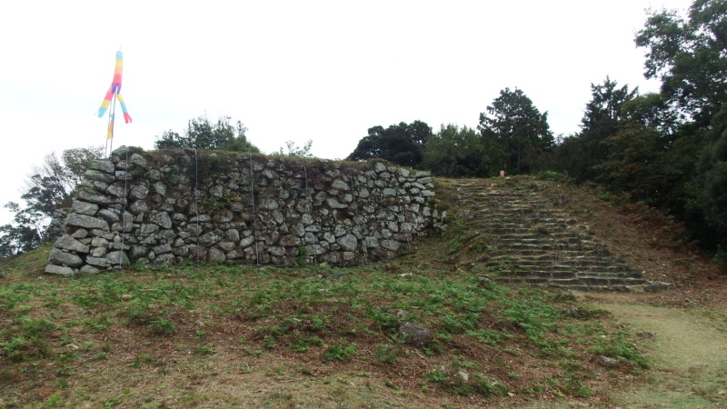 有子山城主郭の立派な野面積み石垣