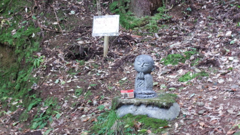 有子山稲荷神社の鳥居と参道